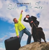 Het in 2009 verschenen album van Harm en Roelof. Wat moeten Drenthen nou met de zee? Wij hebben alles in Drenthe, behalve de zee. Misschien dat wij juist daorum zo door die zee  geïnspireerd zijn. Het roept romantische gevoelens op, maar geeft ok hilarische toestanden als ome Jans en Tante Griet naar Terschelling gaan. In november komt de wind van zee over Drenthe, en dat maakt die maand tot één van de sfeervolsten van het jaar, althans, volgens ons. En waarom doet pappe zo raar als die van het voetbalveld komt? Ullie und Grädel uit Duitsland gaan ook naar de kust en komen daar zeer gastvrije Hollanders tegen. Kortom: "Zolt van de zee" geeft smaak aan het leven. Een heerlijke luister- Cd voor lange avonden, lange ritten in de auto, en voor een ieder die van onvervalst Drents houdt.